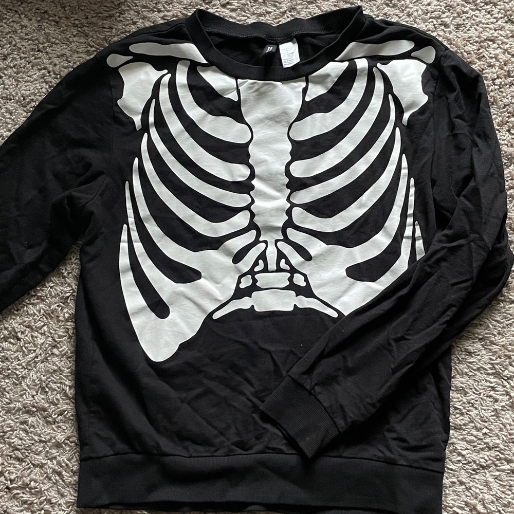 H&M Black Sweatshirt with White Print